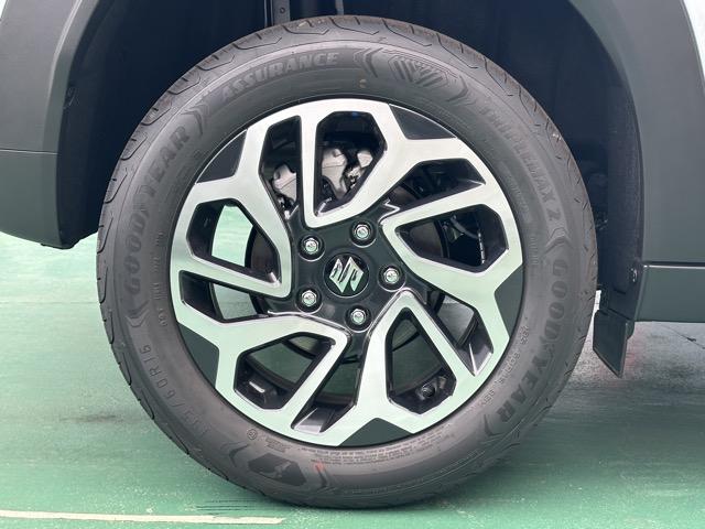 フロンクス ベースグレード　２ＷＤ　全方位モニター付メモリーナビゲーション　セーフティサポート　ＬＥＤヘッドランプ　アダプティブクルーズコントロール　電動パーキングブレーキ　シートヒーター　本革巻ステアリング　登録済未使用車（15枚目）