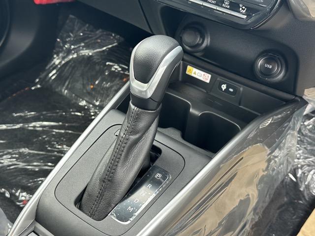 フロンクス ベースグレード　２ＷＤ　全方位モニター付メモリーナビゲーション　セーフティサポート　ＬＥＤヘッドランプ　アダプティブクルーズコントロール　電動パーキングブレーキ　シートヒーター　本革巻ステアリング　登録済未使用車（21枚目）