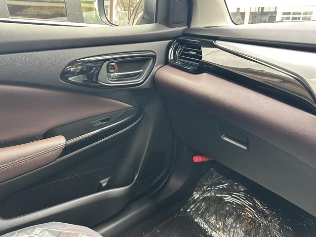 フロンクス ベースグレード　２ＷＤ　全方位モニター付メモリーナビゲーション　セーフティサポート　ＬＥＤヘッドランプ　アダプティブクルーズコントロール　電動パーキングブレーキ　シートヒーター　本革巻ステアリング　登録済未使用車（26枚目）