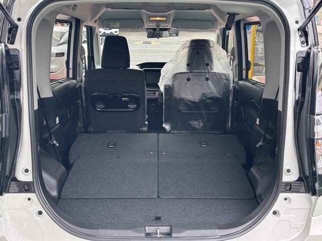 ソリオバンディット ハイブリッドMV スマートキー LEDヘッドライト 両側パワースライドドア フルオートエアコン ロールサンシェード シートバックテーブル サーキュレーター ヘッドアップディスプレイ 革巻きハンドル 登録済未使用車(15枚目)