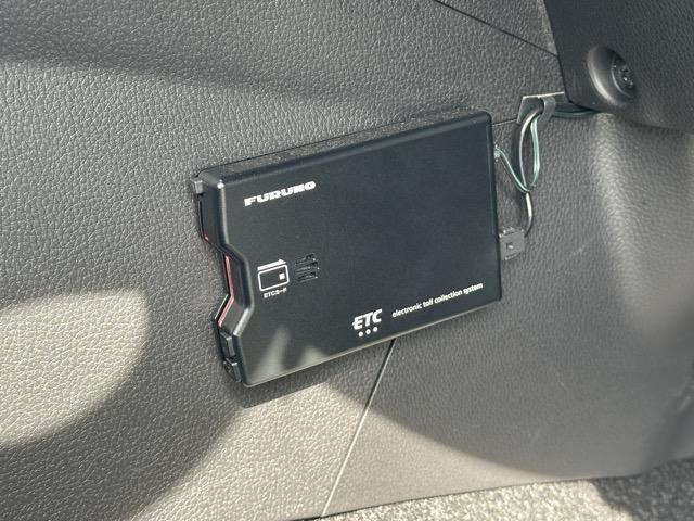 エクリプスクロス Ｇ　純正ナビゲーション　全方位カメラ　ＥＴＣ　マイパイロット　パワーバックドア　スマートキー　ＬＥＤヘッドライト　フルオートエアコン　シートヒーター＆ハンドルヒーター　革巻きハンドル　ＵＳＢ充電ソケット（19枚目）