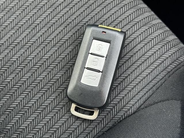 エクリプスクロス Ｇ　純正ナビゲーション　全方位カメラ　ＥＴＣ　マイパイロット　パワーバックドア　スマートキー　ＬＥＤヘッドライト　フルオートエアコン　シートヒーター＆ハンドルヒーター　革巻きハンドル　ＵＳＢ充電ソケット（31枚目）