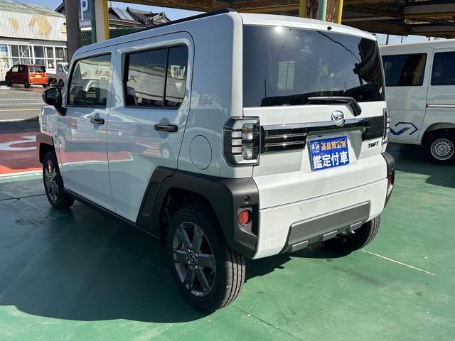 タフト Gターボ ダーククロムベンチャー 特別仕様車 9インチスマホ連携ディスプレイオーディオ スマートアシスト LEDヘッドランプ スカイフィールトップ 運転席・助手席シートヒーター 電動パーキングブレーキ バックモニター 届出済未使用車(5枚目)