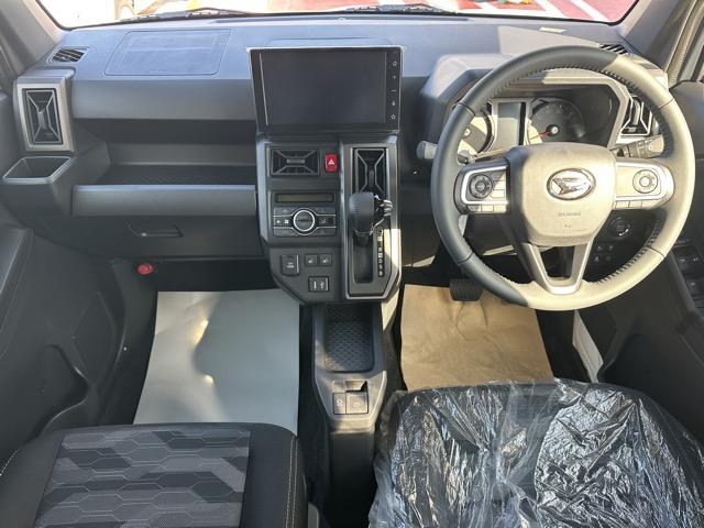 タフト Gターボ ダーククロムベンチャー 特別仕様車 9インチスマホ連携ディスプレイオーディオ スマートアシスト LEDヘッドランプ スカイフィールトップ 運転席・助手席シートヒーター 電動パーキングブレーキ バックモニター 届出済未使用車(8枚目)