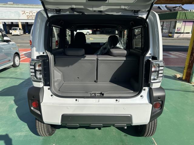 タフト Gターボ ダーククロムベンチャー 特別仕様車 9インチスマホ連携ディスプレイオーディオ スマートアシスト LEDヘッドランプ スカイフィールトップ 運転席・助手席シートヒーター 電動パーキングブレーキ バックモニター 届出済未使用車(11枚目)