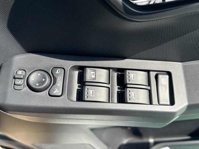 タフト Gターボ ダーククロムベンチャー 特別仕様車 9インチスマホ連携ディスプレイオーディオ スマートアシスト LEDヘッドランプ スカイフィールトップ 運転席・助手席シートヒーター 電動パーキングブレーキ バックモニター 届出済未使用車(15枚目)