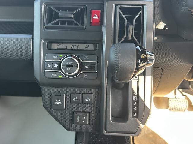 タフト Gターボ ダーククロムベンチャー 特別仕様車 9インチスマホ連携ディスプレイオーディオ スマートアシスト LEDヘッドランプ スカイフィールトップ 運転席・助手席シートヒーター 電動パーキングブレーキ バックモニター 届出済未使用車(18枚目)