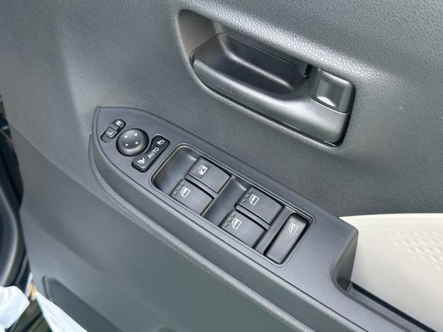 タント Xリミテッド 9インチスマホ連携ディスプレイオーディオ 両側パワースライドドア スマートアシスト LEDヘッドランプ 電動パーキングブレーキ 運転席・助手席シートヒーター シートバックテーブル 届出済未使用車(17枚目)