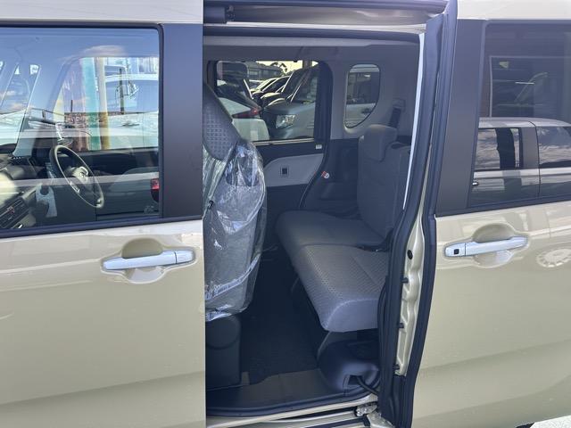 タント Ｘリミテッド　９インチスマホ連携ディスプレイオーディオ　両側パワースライドドア　スマートアシスト　ＬＥＤヘッドランプ　電動パーキングブレーキ　運転席・助手席シートヒーター　シートバックテーブル　届出済未使用車（7枚目）