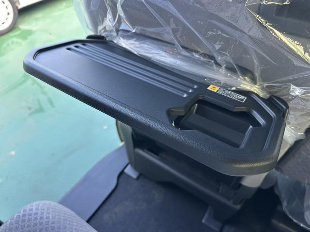 タント Ｘリミテッド　９インチスマホ連携ディスプレイオーディオ　両側パワースライドドア　スマートアシスト　ＬＥＤヘッドランプ　電動パーキングブレーキ　運転席・助手席シートヒーター　シートバックテーブル　届出済未使用車（11枚目）