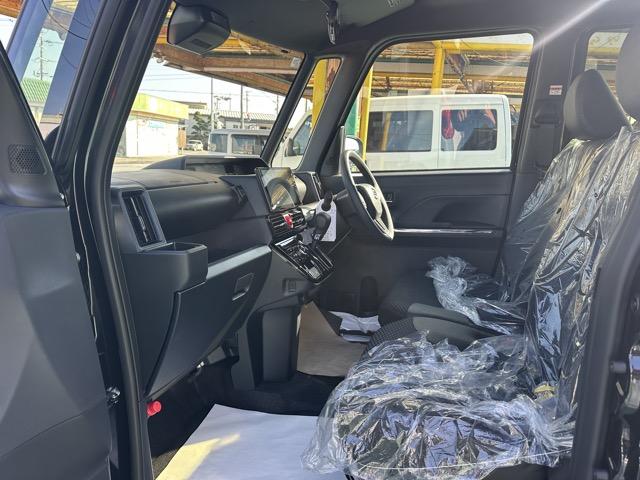 タント カスタムＸリミテッド　特別仕様車　スマートクルーズパック　９インチスマホ連携ディスプレイオーディオ　スマートアシスト　ＬＥＤヘッドランプ　両側パワースライドドア　電動パーキングブレーキ　ロールサンシェード　届出済未使用車（6枚目）