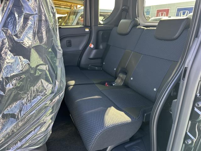 タント カスタムＸリミテッド　特別仕様車　スマートクルーズパック　９インチスマホ連携ディスプレイオーディオ　スマートアシスト　ＬＥＤヘッドランプ　両側パワースライドドア　電動パーキングブレーキ　ロールサンシェード　届出済未使用車（7枚目）