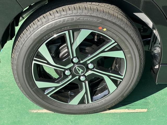 タント カスタムＸリミテッド　特別仕様車　スマートクルーズパック　９インチスマホ連携ディスプレイオーディオ　スマートアシスト　ＬＥＤヘッドランプ　両側パワースライドドア　電動パーキングブレーキ　ロールサンシェード　届出済未使用車（16枚目）