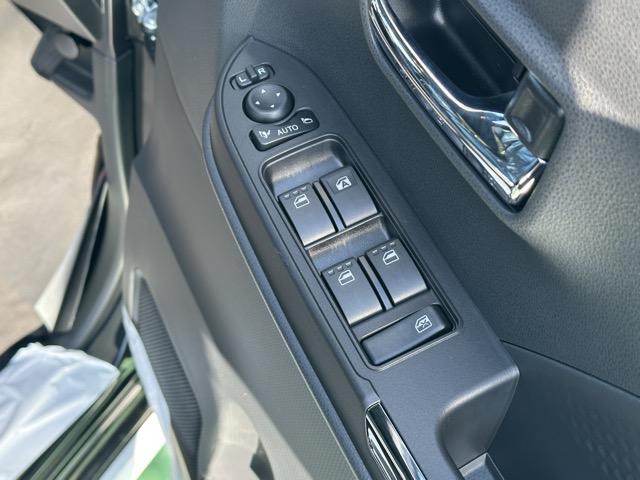 タント カスタムＸリミテッド　特別仕様車　スマートクルーズパック　９インチスマホ連携ディスプレイオーディオ　スマートアシスト　ＬＥＤヘッドランプ　両側パワースライドドア　電動パーキングブレーキ　ロールサンシェード　届出済未使用車（17枚目）