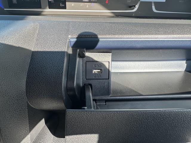 タント カスタムＸリミテッド　特別仕様車　スマートクルーズパック　９インチスマホ連携ディスプレイオーディオ　スマートアシスト　ＬＥＤヘッドランプ　両側パワースライドドア　電動パーキングブレーキ　ロールサンシェード　届出済未使用車（25枚目）