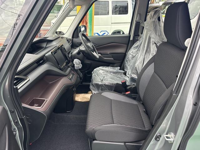 ソリオバンディット ハイブリッドMV スマートキー LEDヘッドライト 両側パワースライドドア フルオートエアコン ロールサンシェード シートバックテーブル サーキュレーター ヘッドアップディスプレイ 革巻きハンドル 登録済未使用車(6枚目)