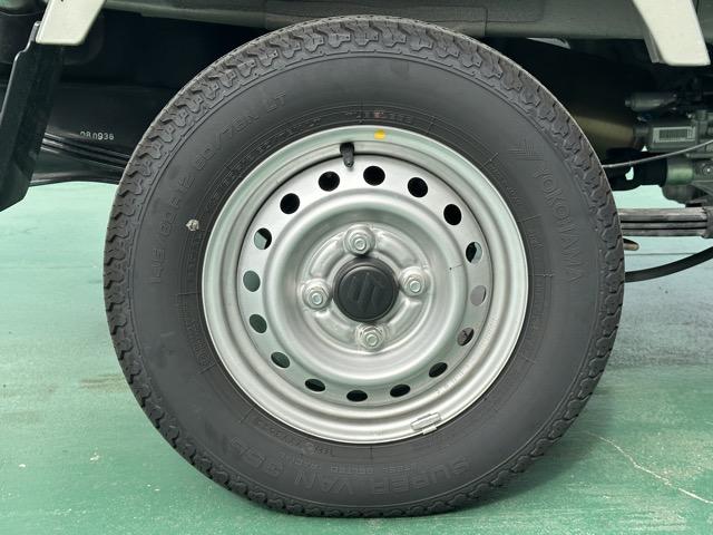 スーパーキャリイ X 4WD 4AT 社外ディスプレイオーディオ キーレス パワーウィンドー 作業灯 ルーフコンソール フォグランプ 衝突被害軽減ブレーキ アイドリングストップ オートライト エアコン パワステ(14枚目)