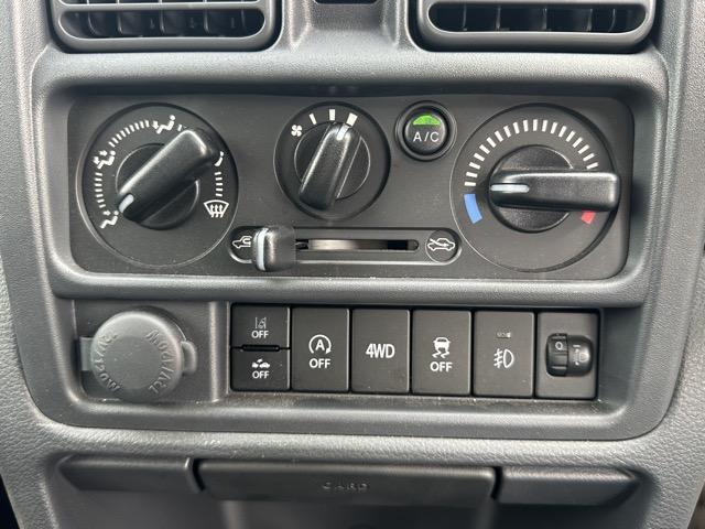 スーパーキャリイ X 4WD 4AT 社外ディスプレイオーディオ キーレス パワーウィンドー 作業灯 ルーフコンソール フォグランプ 衝突被害軽減ブレーキ アイドリングストップ オートライト エアコン パワステ(18枚目)