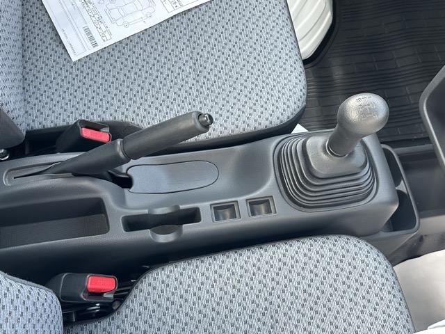 スクラムトラック ＫＣ　２ＷＤ　５ＭＴ　純正ラジオ　オートライト　エアコン　パワステ（20枚目）