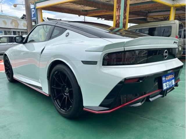 フェアレディＺ ニスモ　９ＡＴ　ＮＩＳＭＯ専用チューニング＆エクステリア＆インテリア　ＮｉｓｓａｎＣｏｎｎｅｃｔナビゲーション　ＥＴＣ２．０　ＬＥＤヘッドランプ　レイズ製１９インチ鍛造ＡＷ　パドルシフト　レカロ製シート（5枚目）