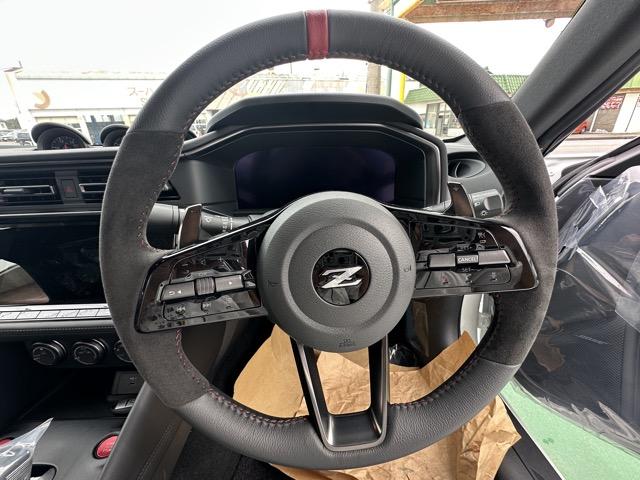 フェアレディＺ ニスモ　９ＡＴ　ＮＩＳＭＯ専用チューニング＆エクステリア＆インテリア　ＮｉｓｓａｎＣｏｎｎｅｃｔナビゲーション　ＥＴＣ２．０　ＬＥＤヘッドランプ　レイズ製１９インチ鍛造ＡＷ　パドルシフト　レカロ製シート（8枚目）