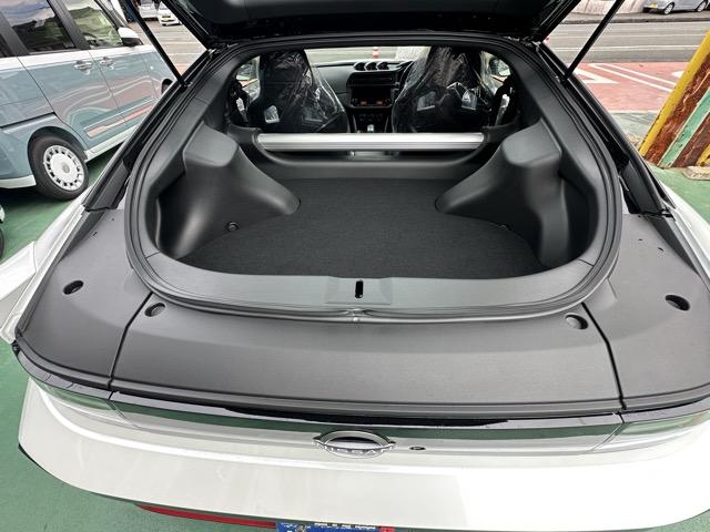 フェアレディＺ ニスモ　９ＡＴ　ＮＩＳＭＯ専用チューニング＆エクステリア＆インテリア　ＮｉｓｓａｎＣｏｎｎｅｃｔナビゲーション　ＥＴＣ２．０　ＬＥＤヘッドランプ　レイズ製１９インチ鍛造ＡＷ　パドルシフト　レカロ製シート（9枚目）