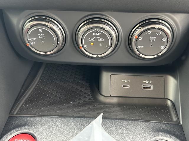 フェアレディＺ ニスモ　９ＡＴ　ＮＩＳＭＯ専用チューニング＆エクステリア＆インテリア　ＮｉｓｓａｎＣｏｎｎｅｃｔナビゲーション　ＥＴＣ２．０　ＬＥＤヘッドランプ　レイズ製１９インチ鍛造ＡＷ　パドルシフト　レカロ製シート（18枚目）