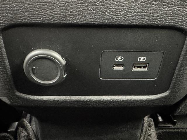 トライトン ＧＳＲ　純正ナビゲーション　全方位カメラ　スマートキー　ＬＥＤヘッドライト　フルオートエアコン　シートヒーター＆ハンドルヒーター　革巻きハンドル　オートクルーズコントロール　サーキュレーター　フォグランプ（11枚目）