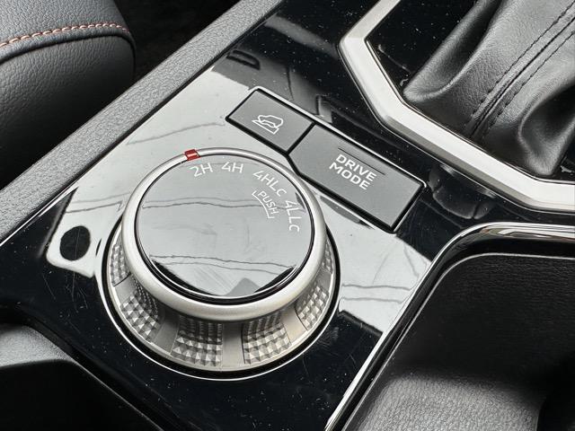 トライトン ＧＳＲ　純正ナビゲーション　全方位カメラ　スマートキー　ＬＥＤヘッドライト　フルオートエアコン　シートヒーター＆ハンドルヒーター　革巻きハンドル　オートクルーズコントロール　サーキュレーター　フォグランプ（22枚目）