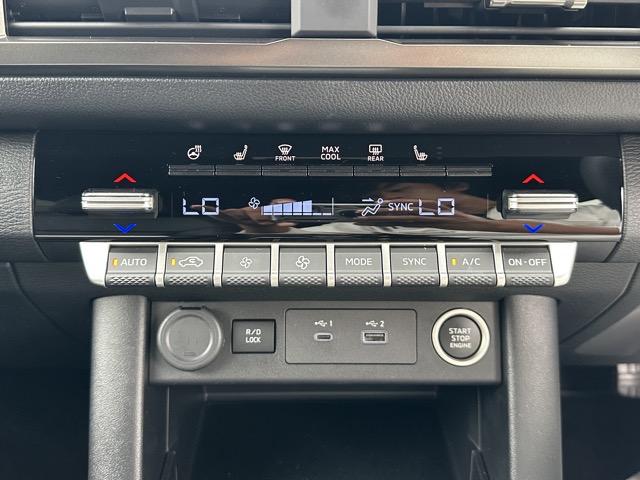 トライトン ＧＳＲ　純正ナビゲーション　全方位カメラ　スマートキー　ＬＥＤヘッドライト　フルオートエアコン　シートヒーター＆ハンドルヒーター　革巻きハンドル　オートクルーズコントロール　サーキュレーター　フォグランプ（23枚目）
