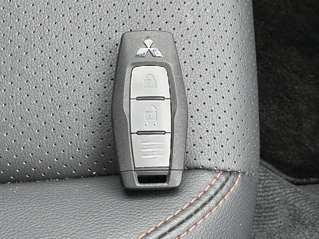 トライトン ＧＳＲ　純正ナビゲーション　全方位カメラ　スマートキー　ＬＥＤヘッドライト　フルオートエアコン　シートヒーター＆ハンドルヒーター　革巻きハンドル　オートクルーズコントロール　サーキュレーター　フォグランプ（33枚目）