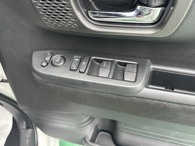 Ｎ－ＢＯＸカスタム ターボ　ホンダセンシング　ダイレクトプロジェクション式フルＬＥＤヘッドライト　両側パワースライドドア　電子制御パーキングブレーキ　オートブレーキホールド機能　運転席＆助手席シートヒーター　届出済未使用車（18枚目）
