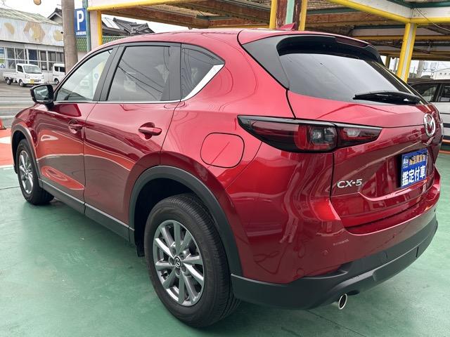ＣＸ－５ ２０Ｓ　スマートエディション　純正オーディオ　全方位カメラ　ＥＴＣ　スマートキー　ＬＥＤヘッドライト　フルオートエアコン　電気式パーキングブレーキ　革巻きハンドル　オートクルーズコントロール　衝突被害軽減ブレーキ　オートライト（5枚目）