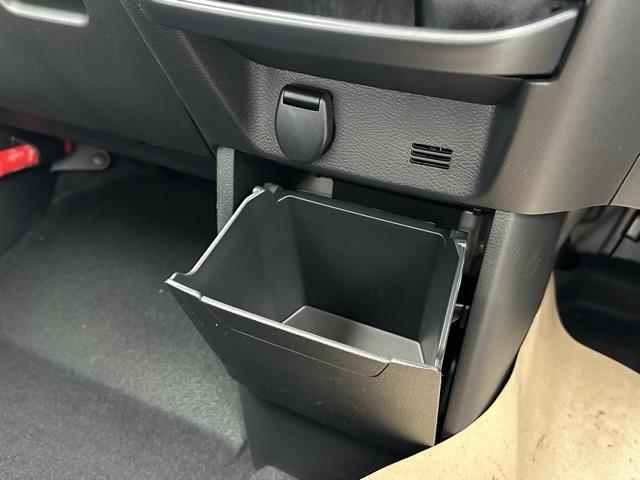 デリカミニ Ｇ　プレミアム　両側電動スライドドア　電動格納式ヒーテッドドアミラー　マイパイロット　ステアリングヒーター　デジタルルームミラー　マルチアラウンドモニター　リヤサーキュレーター　電動パーキングブレーキ　届出済未使用車（28枚目）