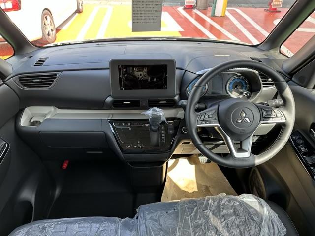デリカミニ Ｇ　プレミアム　４ＷＤ　両側電動スライドドア　電動格納式ヒーテッドドアミラー　マイパイロット　ステアリングヒーター　デジタルルームミラー　アラウンドモニター　サーキュレーター　電動パーキングブレーキ　届出済未使用車（8枚目）