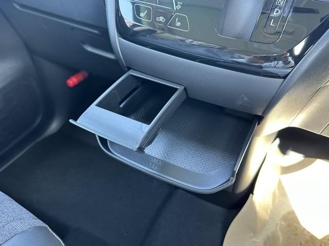 デリカミニ Ｇ　プレミアム　４ＷＤ　両側電動スライドドア　電動格納式ヒーテッドドアミラー　マイパイロット　ステアリングヒーター　デジタルルームミラー　アラウンドモニター　サーキュレーター　電動パーキングブレーキ　届出済未使用車（31枚目）