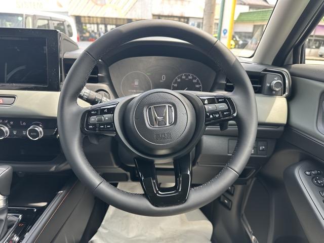 ヴェゼル ｅ：ＨＥＶ　Ｘ・ＨｕＮＴパッケージ　ホンダセンシング　専用エクステリア　コンビシート（カーキ×ネイビー）　フルＬＥＤヘッドライト　ＬＥＤフォグライト　フルオートエアコン　本革巻ステアリング　ルーフレール　登録済未使用車（9枚目）