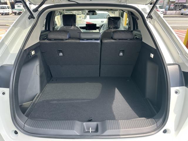 ヴェゼル ｅ：ＨＥＶ　Ｘ・ＨｕＮＴパッケージ　ホンダセンシング　専用エクステリア　コンビシート（カーキ×ネイビー）　フルＬＥＤヘッドライト　ＬＥＤフォグライト　フルオートエアコン　本革巻ステアリング　ルーフレール　登録済未使用車（11枚目）