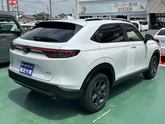 ヴェゼル ｅ：ＨＥＶ　Ｘ・ＨｕＮＴパッケージ　ホンダセンシング　専用エクステリア　コンビシート（カーキ×ネイビー）　フルＬＥＤヘッドライト　ＬＥＤフォグライト　フルオートエアコン　本革巻ステアリング　ルーフレール　登録済未使用車（13枚目）