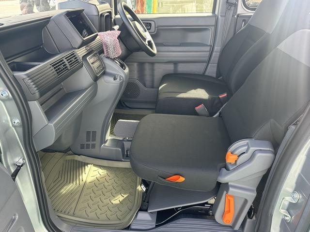 Ｎ－ＶＡＮ Ｇ　２ＷＤ　ＣＶＴ　ホンダセンシング　アダプティブクルーズコントロール　キーレスエントリー　オートエアコン　ＵＳＢ充電ソケット　ルーフコンソール　ローダウン（純正サスペンション有）（6枚目）
