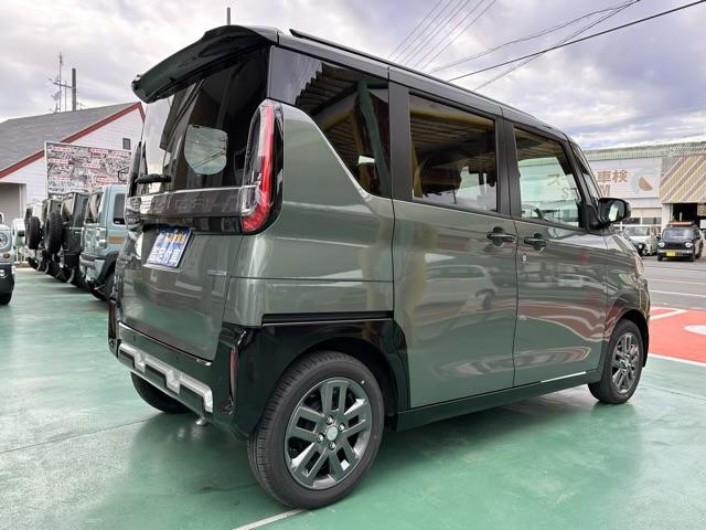 デリカミニ Ｔ　プレミアム　４ＷＤ　両側電動スライドドア　電動格納式ヒーテッドドアミラー　マイパイロット　ステアリングヒーター　デジタルルームミラー　アラウンドモニター　サーキュレーター　電動パーキングブレーキ　届出済未使用車（17枚目）