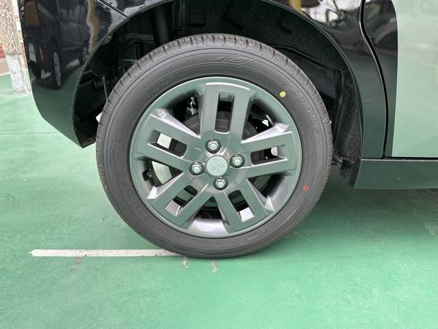 デリカミニ Ｔ　プレミアム　４ＷＤ　両側電動スライドドア　電動格納式ヒーテッドドアミラー　マイパイロット　ステアリングヒーター　デジタルルームミラー　アラウンドモニター　サーキュレーター　電動パーキングブレーキ　届出済未使用車（18枚目）