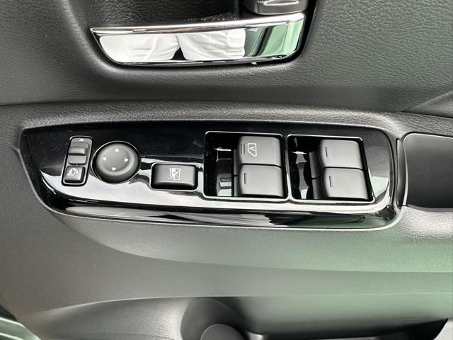 デリカミニ Ｔ　プレミアム　４ＷＤ　両側電動スライドドア　電動格納式ヒーテッドドアミラー　マイパイロット　ステアリングヒーター　デジタルルームミラー　アラウンドモニター　サーキュレーター　電動パーキングブレーキ　届出済未使用車（19枚目）