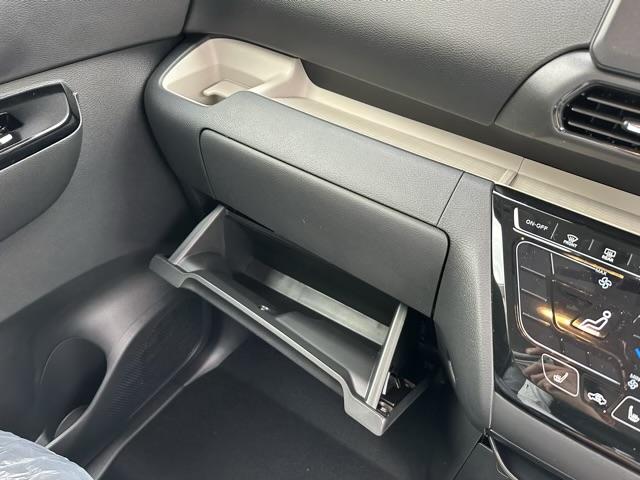 デリカミニ Ｔ　プレミアム　４ＷＤ　両側電動スライドドア　電動格納式ヒーテッドドアミラー　マイパイロット　ステアリングヒーター　デジタルルームミラー　アラウンドモニター　サーキュレーター　電動パーキングブレーキ　届出済未使用車（29枚目）