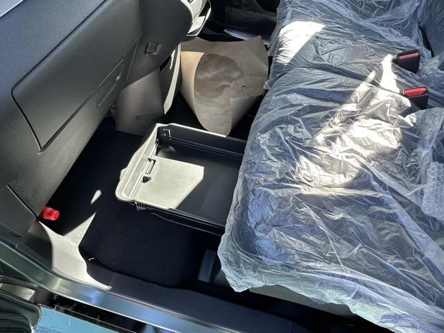 デリカミニ Ｔ　プレミアム　４ＷＤ　両側電動スライドドア　電動格納式ヒーテッドドアミラー　マイパイロット　ステアリングヒーター　デジタルルームミラー　アラウンドモニター　サーキュレーター　電動パーキングブレーキ　届出済未使用車（7枚目）