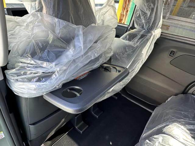 デリカミニ Ｔ　プレミアム　４ＷＤ　両側電動スライドドア　電動格納式ヒーテッドドアミラー　マイパイロット　ステアリングヒーター　デジタルルームミラー　アラウンドモニター　サーキュレーター　電動パーキングブレーキ　届出済未使用車（12枚目）