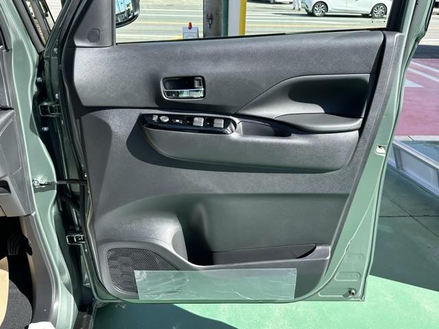 デリカミニ Ｔ　プレミアム　４ＷＤ　両側電動スライドドア　電動格納式ヒーテッドドアミラー　マイパイロット　ステアリングヒーター　デジタルルームミラー　アラウンドモニター　サーキュレーター　電動パーキングブレーキ　届出済未使用車（21枚目）