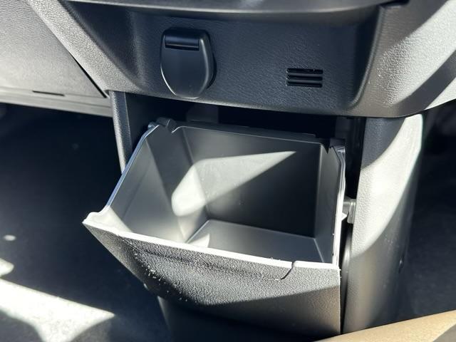 デリカミニ Ｔ　プレミアム　４ＷＤ　両側電動スライドドア　電動格納式ヒーテッドドアミラー　マイパイロット　ステアリングヒーター　デジタルルームミラー　アラウンドモニター　サーキュレーター　電動パーキングブレーキ　届出済未使用車（30枚目）