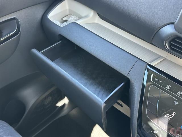 デリカミニ Ｔ　プレミアム　４ＷＤ　両側電動スライドドア　電動格納式ヒーテッドドアミラー　マイパイロット　ステアリングヒーター　デジタルルームミラー　アラウンドモニター　サーキュレーター　電動パーキングブレーキ　届出済未使用車（33枚目）