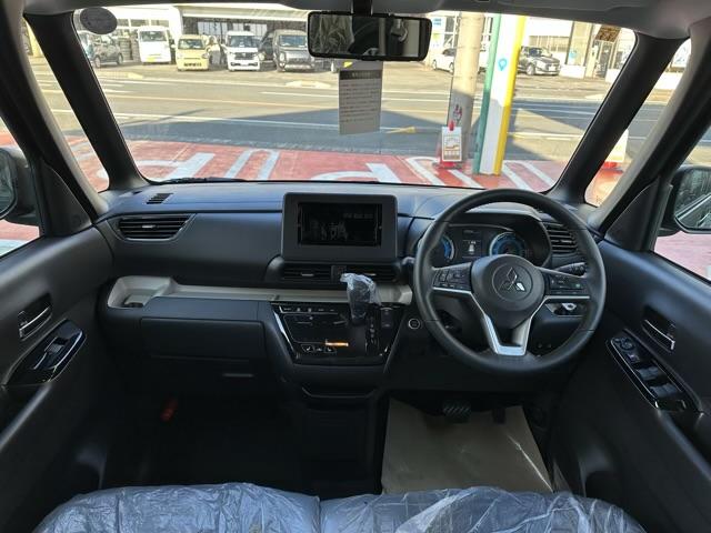 デリカミニ Ｇ　プレミアム　４ＷＤ　両側電動スライドドア　電動格納式ヒーテッドドアミラー　マイパイロット　ステアリングヒーター　デジタルルームミラー　アラウンドモニター　サーキュレーター　電動パーキングブレーキ　届出済未使用車（8枚目）